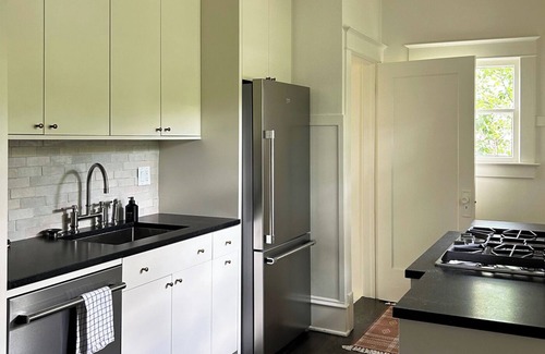 Miles City House | Historic 2-bedroom bungalow with AC, WiFi