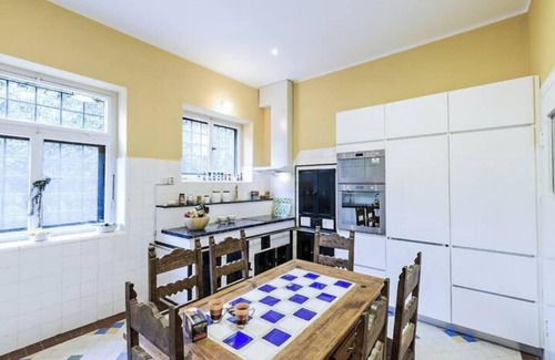 Pile Villa | Historic 5-Bedroom Villa Hot tub - Just a 3-Minute Walk to the Old Town