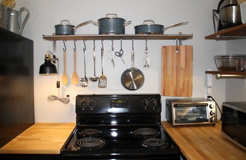 Avondale House | Historic Avondale private guest suite in quiet neighborhood, walk to Boone Park