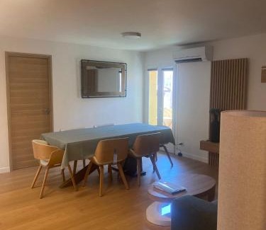 Old Town Apartment | Historic Bright and Beautiful Apartment in Old Nice with Castle Hill View