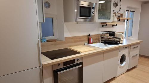 Old Town Apartment | Historic Bright and Beautiful Apartment in Old Nice with Castle Hill View