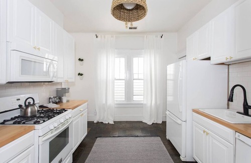 Inman Park House | Historic Candler Park 3br/2ba Bungalow Beauty