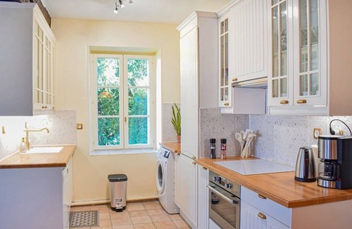 Ocquerre House | Historic castle near Paris, Disney, CDG. Sleeps 8 in 4 bedrooms, 3 full baths!