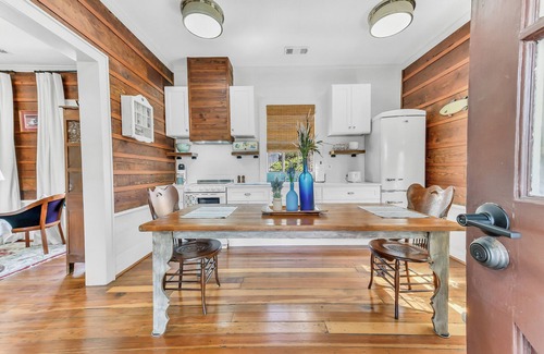 Galveston Condo | Historic Charm-Close to Beach & Attractions!