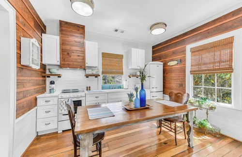 Galveston Condo | Historic Charm-Close to Beach & Attractions!