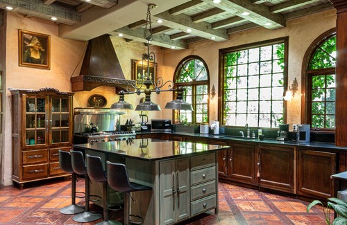 Sandy House | Historic Chateau