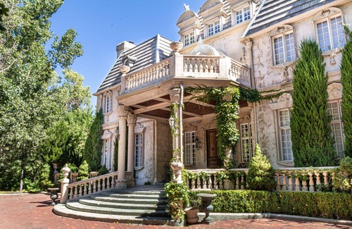 Sandy House | Historic Chateau