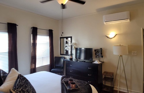 Westlake House | Historic & Comfy NY Style Oasis by DTLA - King Bed - 2 bedrooms