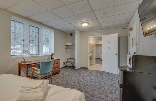 Music Row Hotel | Historic Converted Dorm Room in Great DT location!