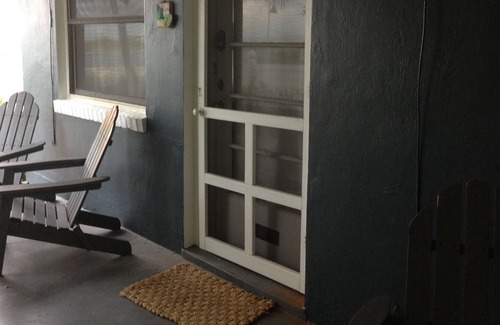 Pass-a-Grille House | Historic cottage a few steps to Gulf!WiFi, Pets Welcome, Full Kitchen. Grill