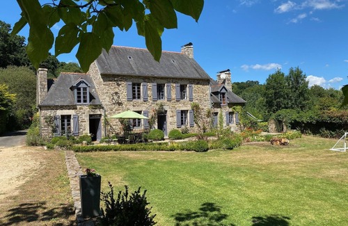 Belle-Isle-en-Terre House | Historic country house on the river. Pink granite coast excursion destination