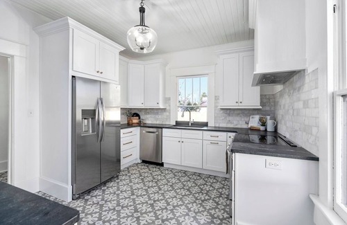 Aiken House | Historic Downtown - 5 Bedrooms, 7 Beds, Sleeps 10!