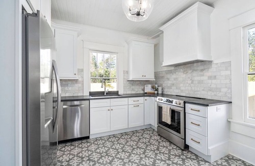 Aiken House | Historic Downtown - 5 Bedrooms, 7 Beds, Sleeps 10!