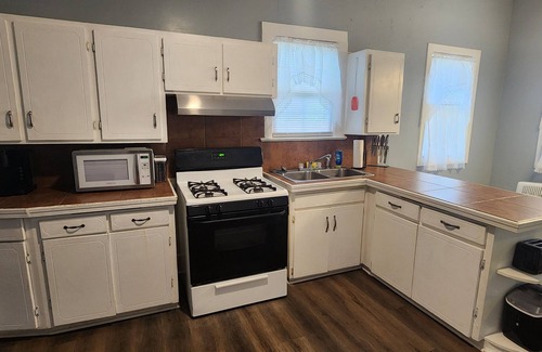 Clarksville House | Historic Downtown Craftsman, 3br/2ba with a yard