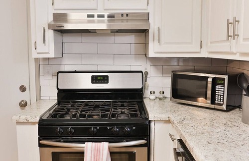 Oxford House | Historic Downtown Oxford 3BR/2BA w/King