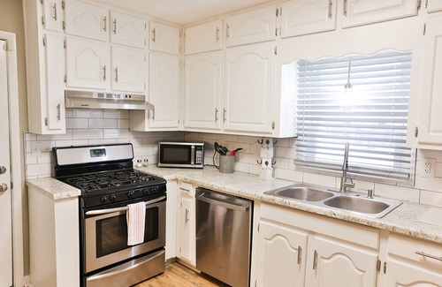 Oxford House | Historic Downtown Oxford 3BR/2BA w/King