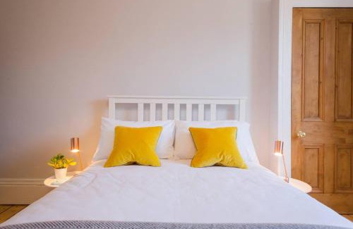 West End Apartment | Historic Edinburgh 1890s Home Turned Relaxing Retreat