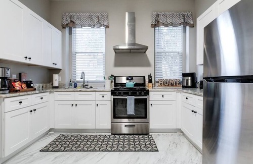 Museum District House | Historic Fan Home in Carytown: Family & Pet Friendly