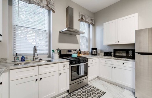 Museum District House | Historic Fan Home in Carytown: Family & Pet Friendly