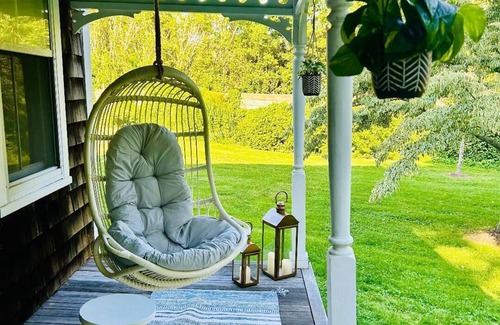 Bridgehampton House | HISTORIC FARMHOUSE MINUTES TO VILLAGE IN WATERMILL 5BR, 3 BATH, HEATED POOL nn