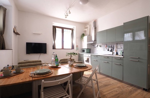 Como Apartment | Historic flat near Como Center and Lake + Free Parking