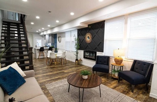 Fountain Square House | Historic Fountain Sq in DT Indy