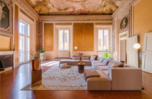 Historic Center Apartment | Historic Frescoed Noble Floor in Central Bologna