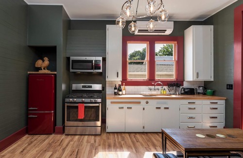 Healdsburg House | Historic Guest House on Plaza Street