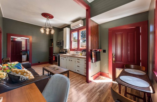 Healdsburg House | Historic Guest House on Plaza Street