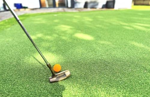 Eversley Villa | Historic Hampshire Cottage with Private Putting Green