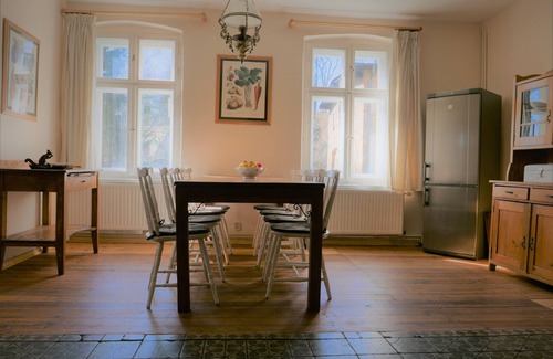 Janowice Wielkie House | Historic holiday home for families and groupsnwith garden and play barn.
