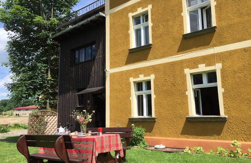 Janowice Wielkie House | Historic holiday home for families and groupsnwith garden and play barn.