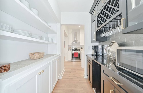 Washington Park House | Historic home in Atlanta, sleeps 14.