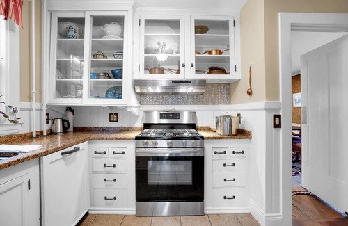 Quechee House | Historic Home on Dewey Pond - The Dewey House