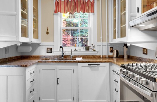 Quechee House | Historic Home on Dewey Pond - The Dewey House