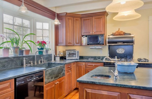 Stanardsville House | Historic home outside of Charlottesville, close to Shenandoah