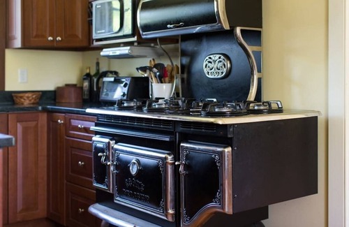 Stanardsville House | Historic home outside of Charlottesville, close to Shenandoah