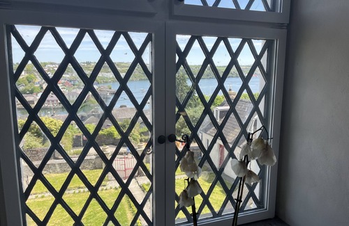 Kinsale House | Historic home with fabulous views only moments from town centre
