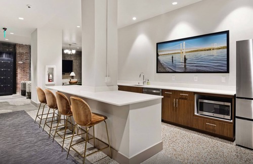 New Tacoma Apartment | Historic Icon in the Heart of Tacoma