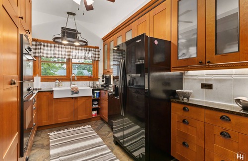 Lake Geneva House | Historic Lake Geneva 🏡. Walk 2 Everything! IN THE HEART OF DOWNTOWN! nnnn