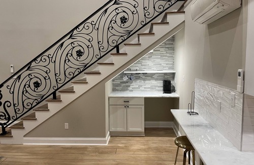 Rayne Apartment | Historic loft apartment sleeps 6 suite B