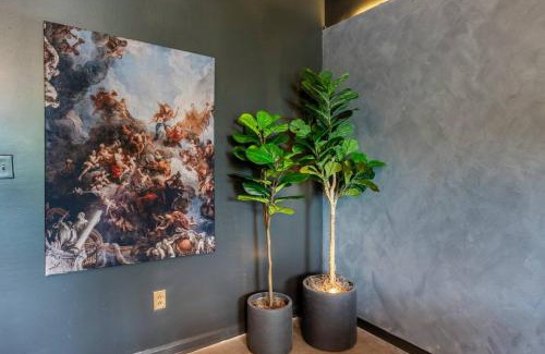 Castleberry Hill Apartment | Historic Loft At Mercedes-Benz King Bed FreeParking