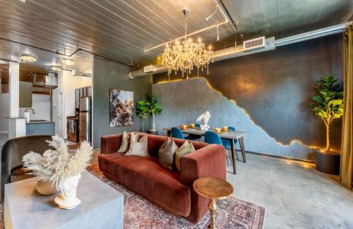 Castleberry Hill Apartment | Historic Loft At Mercedes-Benz King Bed FreeParking