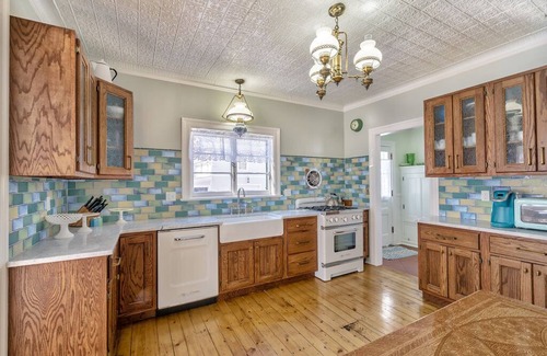 Greenport House | Historic Luxurious Captains Home- Greenport Village, wineries,golf, beach