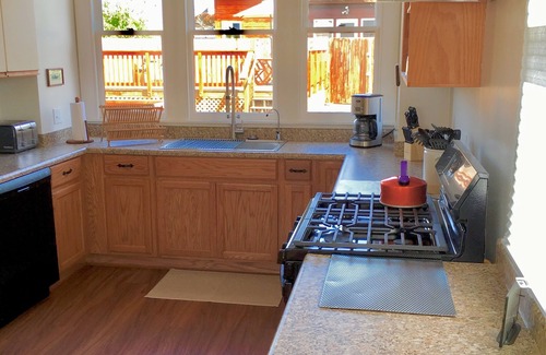 Mendocino House | Historic Madeira House in Mendocino Village