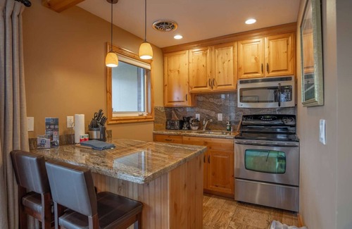 Downtown Park City Hotel | Historic Mainstreet Park City - Junior Suite #44 - Cleaning fees included!