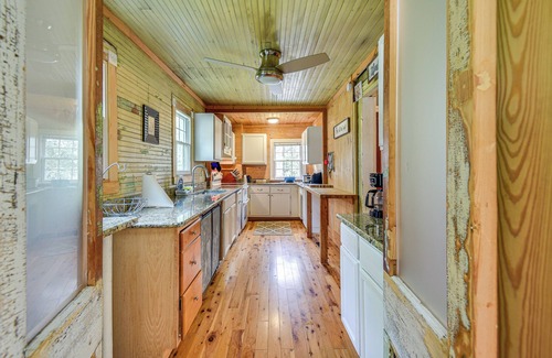 Elizabeth City House | Historic Manor w/Screened Porch in Elizabeth City