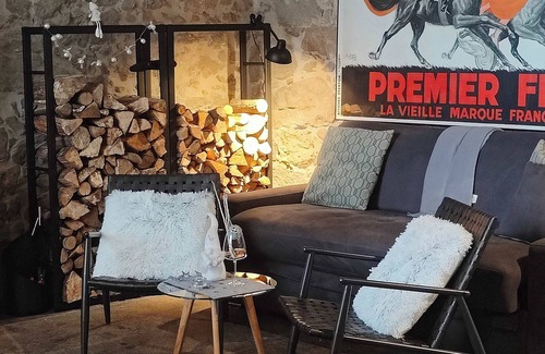 Buhlau Apartment | historic manor with barrel sauna and more