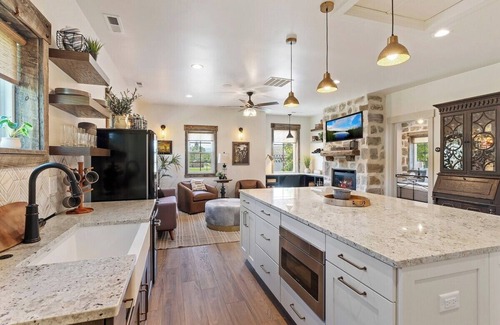 Midway House | Historic Midway Farmhouse