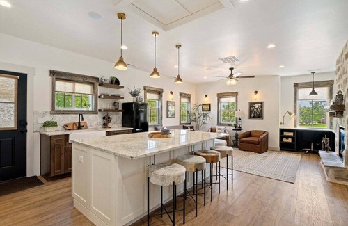 Midway House | Historic Midway Farmhouse